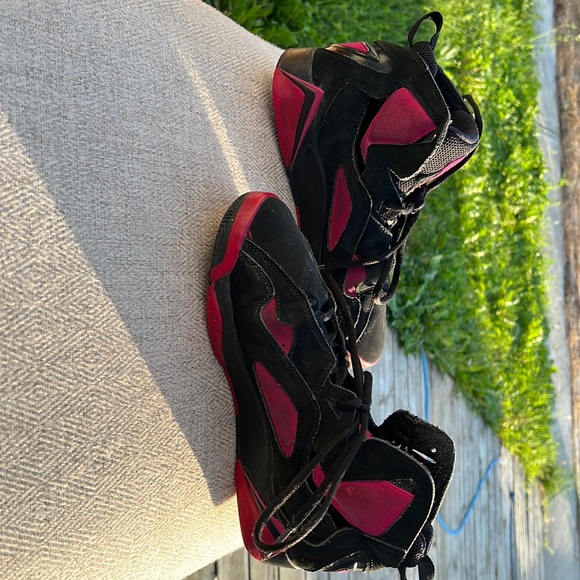Pink and black Jordan’s - Picture 1 of 7